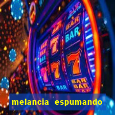 melancia espumando melancia saindo espuma