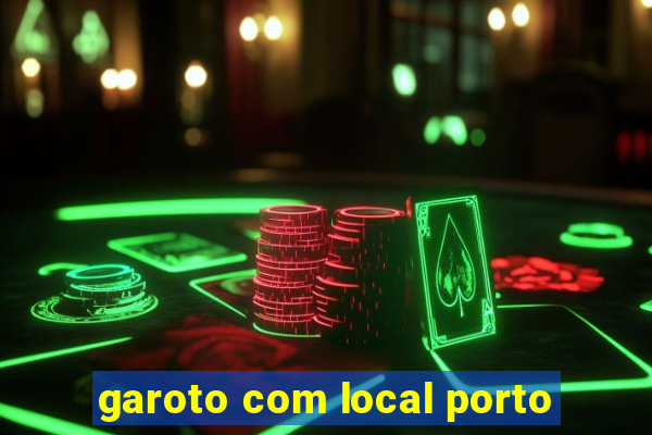 garoto com local porto