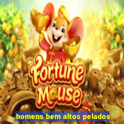 homens bem altos pelados